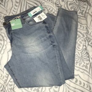 Light washed skinny jeans